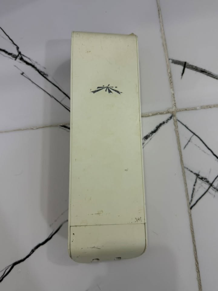 الــســلام عــليــكم 
*مـتـوفـر* 
3011 السعر ٧٥ الف ( ٦ بورتات شغاله فقط )
نانو ام فايف استيشن xw السعر ٣٠ الف 
ڤان راك السعر (٨الف)
شاحنة باتري ١٠ الف 
هبات تيندا مستعمل ٤ الف جديد ٥ الف 
للـتـواصـل واتـسـاب : ***********

