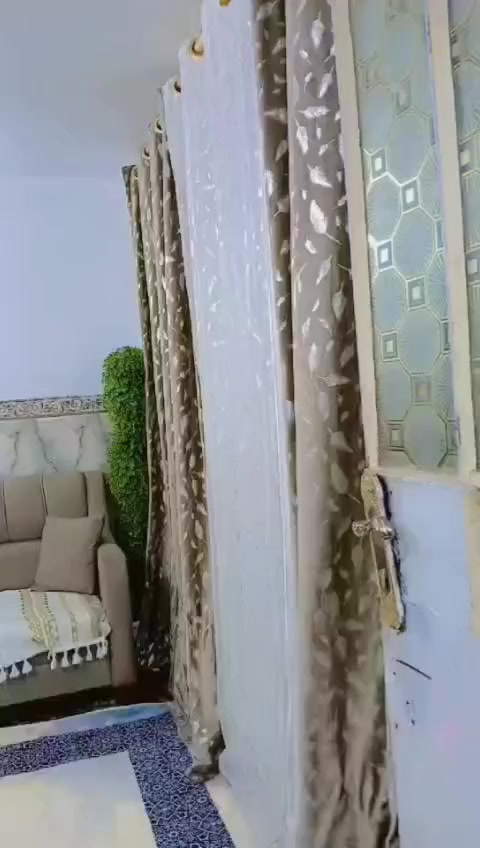 نصف قطعة (شرك ) ( 55متر ) قطاع 32 خلف جامع الحكمة قرب حسينية حجي صاحب   تحتوي على استقبال + غرفة نوم + غرفة اطفال + مطبخ  السعر 68 رقم موبايل ***********
