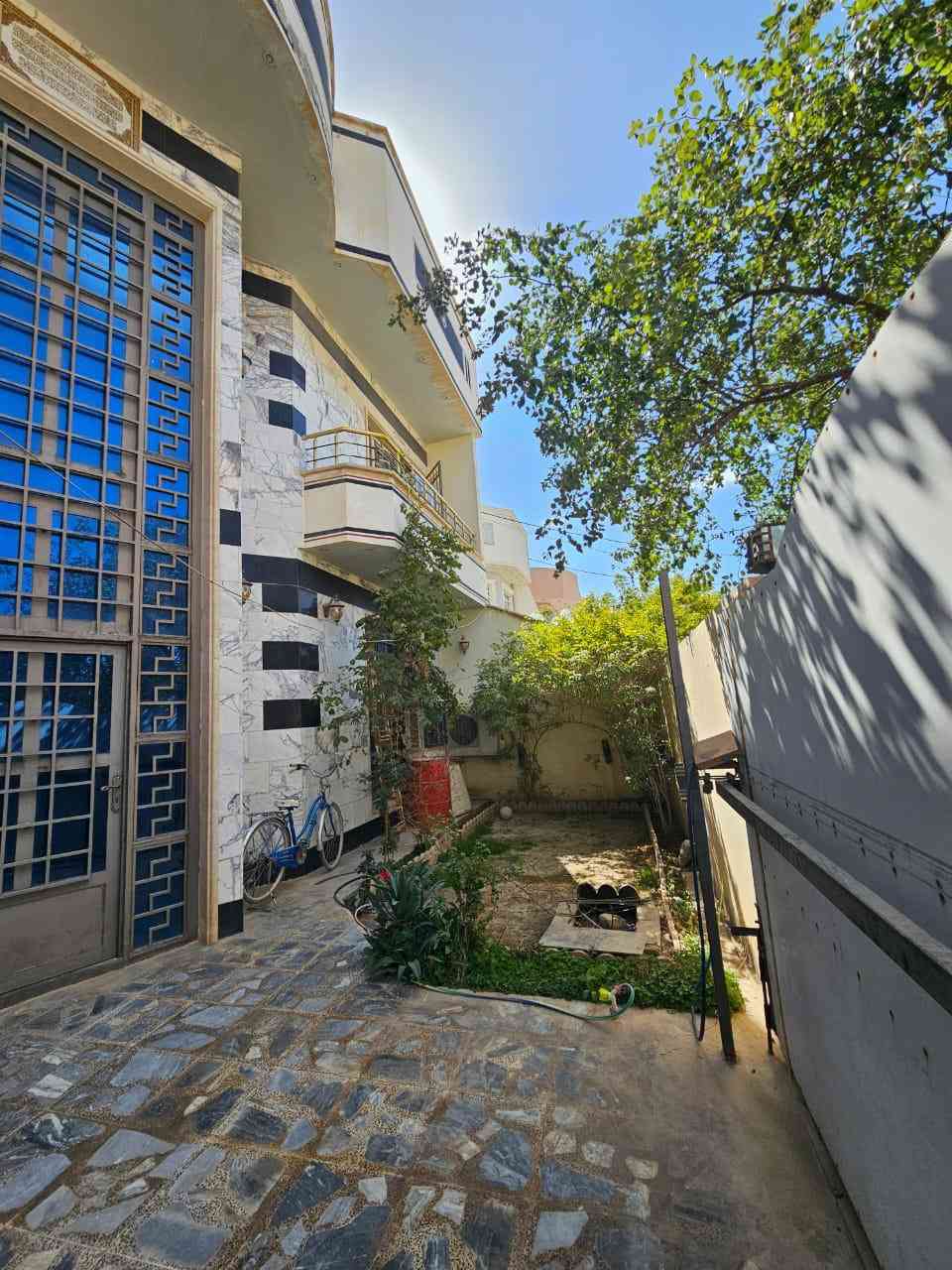 فرصة اسثتمارية ممتازة الي يشتري اكو عليه أيجار سنوي ودفع مقدماً
مشتمل للبيع ركن على فرعين  بنظام تركي  🏘️سامراء حي الشهداء  شارع 2000 
مساحة 125 
غرفتين نوم 
صالة 
استقبال
حمامات 
رقم العقار 4108/218
بسعر مناسب جداً 
تفاصيل اكثر راسل الصفحه 
او زيارة مكتبنا عقارات الصقر  سامراء حي الشهداء مدخل شارع 2000

او الاتصال على الرقم ***********
