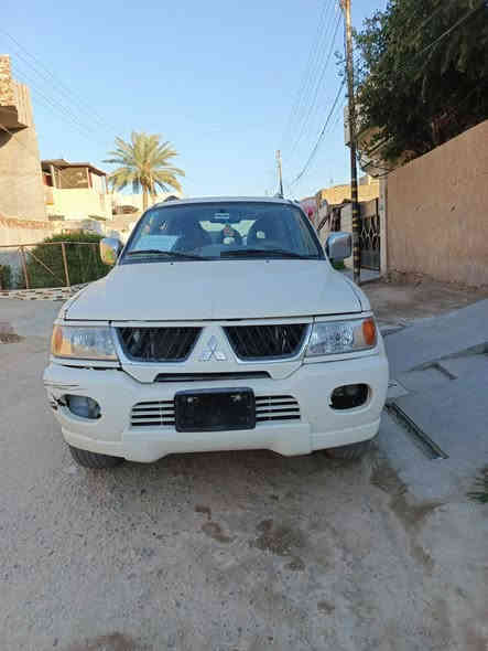 ميتسوبيشي ناتيفا 2008  سيارة دفع رباعي (SUV) بمحرك 3.0 لتر V6 يوفر حوالي 175 حصان، وتأتي بناقل حركة أوتوماتيكي، وتتميز بالدفع الرباعي، وتجهيزات مثل نظام ABS، ومكيف قوي، ومشغل CD، وتحكم في السرعة (Cruise Control) في الفئات الكاملة، وتعتمد على تصميم مشابه لـ باجيرو لكن أصغر حجماً، وهي معروفة بموثوقيتها. 
المواصفات الرئيسية (تختلف حسب الفئة):
المحرك: 3.0 لتر، 6 سلندر (V6).
القوة الحصانية: حوالي 175 حصان (HP).
عزم الدوران: 255 نيوتن متر (Nm).
ناقل الحركة: أوتوماتيكي (4 سرعات).
نظام الدفع: دفع رباعي (4WD).
السرعة القصوى: حوالي 175 كم/س.
استهلاك الوقود: حوالي 12.7 لتر/100كم (أو 7.9 كم/لتر).
التسارع (0-100 كم/س): حوالي 12 ثانية.
المقاعد: 5 مقاعد. 
أبرز التجهيزات والميزات:
نظام مانع للانغلاق (ABS) للمكابح.
تكييف هواء قوي.
رنقات ألمنيوم.
مشغل أقراص مدمجة (CD).
مثبت سرعة (Cruise Control).
تتوفر بفئات كاملة (Full-Option). السعر 85 الضربه مثل ما موضحه بلصوره للتواصل ماسنجر او واتساب الرقم ***********
