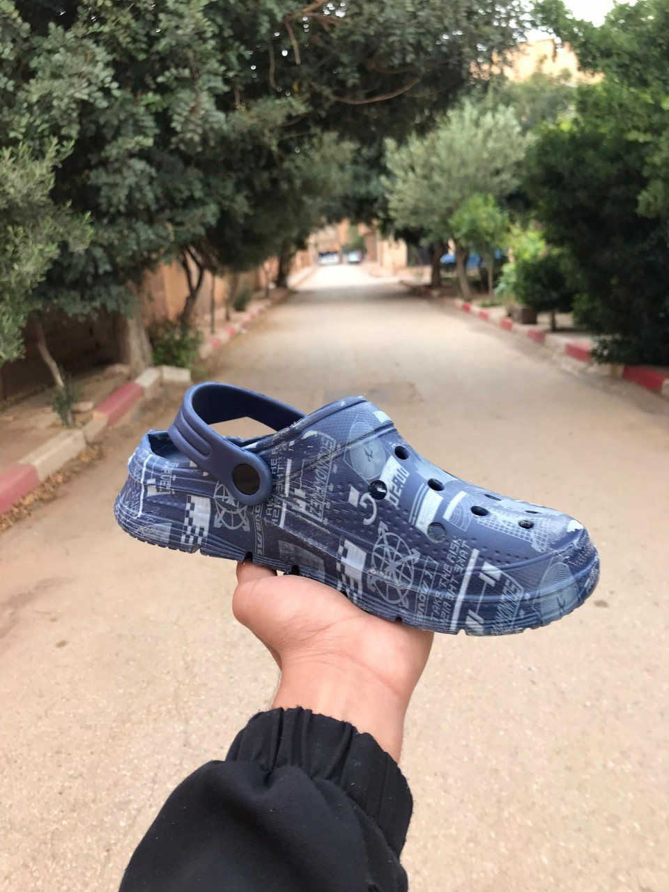 الأناقة تبدأ من الأسفل! 😎✨
كروكس بتصاميم عصرية فريدة (Black Camo & Deep Blue) تجمع بين الراحة المطلقة والمظهر الفخم لخرجاتك اليومية.
​📦 متوفر الآن للتوصيل.
👉 المقاسات متوفرة من 40 .....44
ب 55 ألف برك 🌟🌟


**إذا كنت صاحب هذا الإعلان وتريد حذفه لأي سبب، رجاءا أرسل رسالة إلى الدعم الفني**