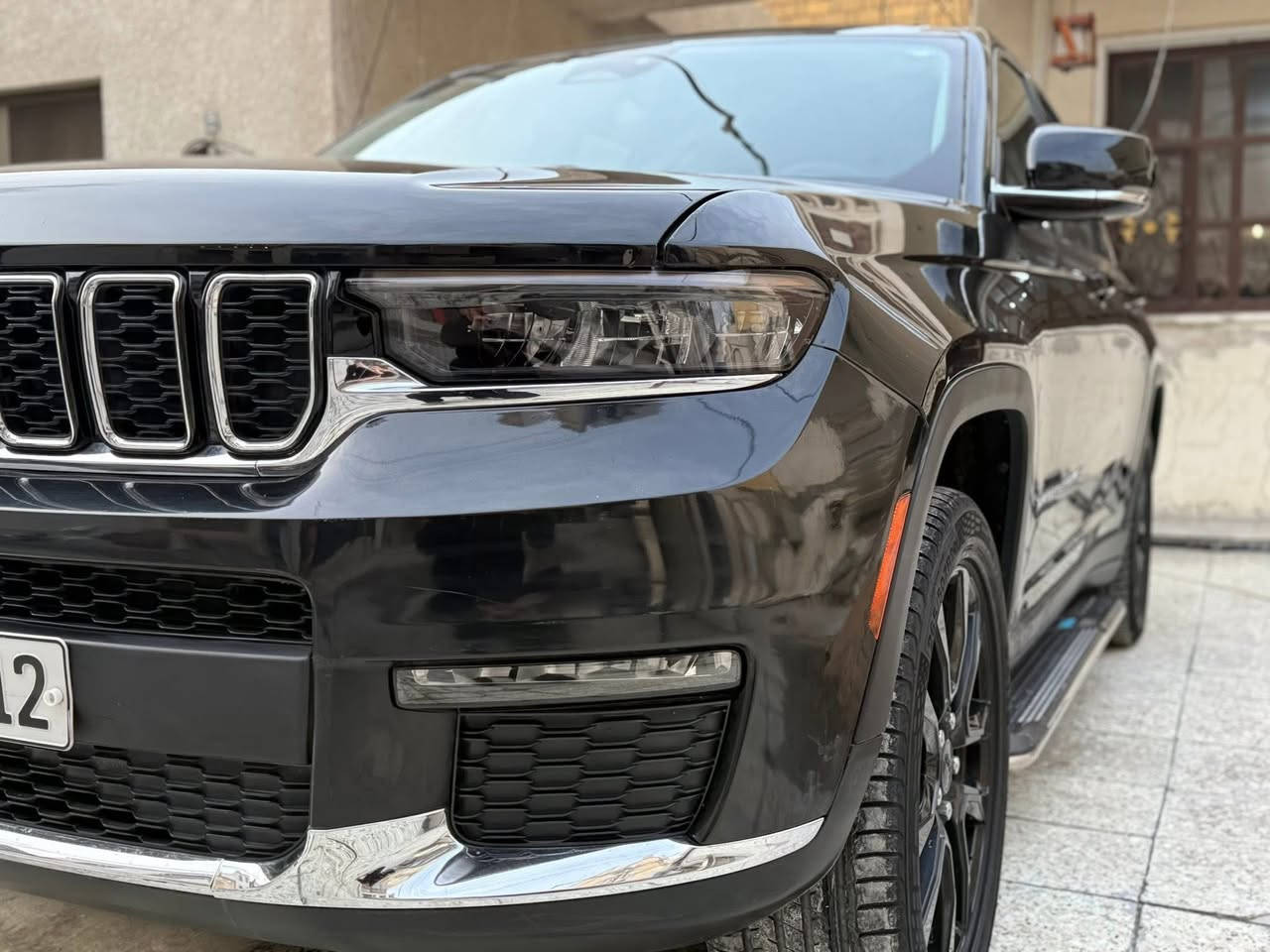 السلام عليكم اخوان
للبيع جيب كراند شيروكي 5 راكب

موديل 2023 فئة Limited

لون اسود ميتاليك

مواصفات 

بصمة وتشغيل عن بعد

صندوق كهرباء

رادار جانبي وامامي وتحديد مسار وتوقف ذاتي 

توقف خلفي ذاتي لمنع الاصطدام

اوامر صوتية وشاشة كار بلاي

شفتات تنمير وتحكم ستيرن كامل + تدفئة مقود

ويل حجم 20

مقاعد جلد + تدفئة امامي وخلفي

تبريد وتدفئة منفصل لكل راكب

اوتو هولد (انطفاء المحرك عند التوقف)

وباقي المواصفات المعروفة

ماشية 54 الف كيلو

حادث (سطحي جداً) جزء صغير من الجاملغ وجزء صغير من البنيد بدون اي دواخل .

رقم الشاصي مرفق مع الصور

31.600$

مكاني بغداد السيدية .

للتواصل اتصال فقط ***********
