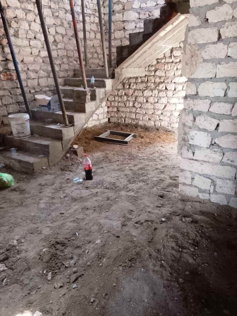 سلام عليكم  / يوجد كادر عمل جاهز/ تصعيد مواد/ تنضيف بيوت/ تفليش/ تكشيط/ تنضيف حدائق/ دفن نهري  / شقلنه ليل ونهار   /ومعداتنه جاهز/ ماعليك بس تصال على رقم  /     ***********
