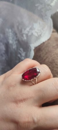 فضة عيار ٩٢٥ • ياقوت باريسي • قطعة وحدة