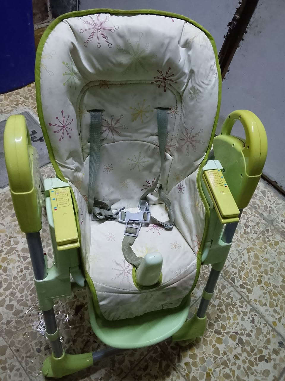 مقاعد مال اطفال ويطبكين  مال باله للبيع في منطقه الحريه ***********
