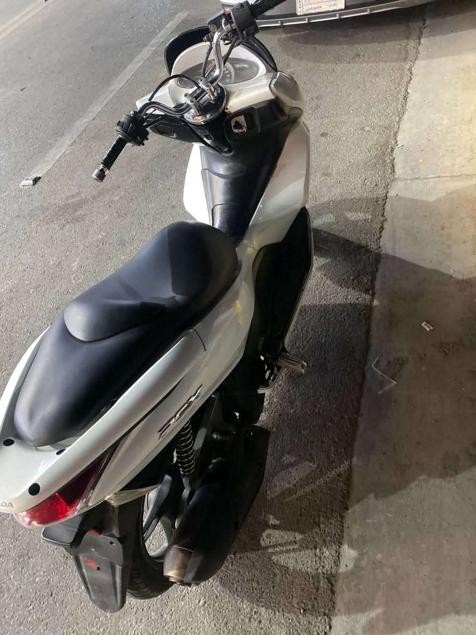 سلام عليكم جيل اول نقصه تفيلس دراجه نضيفه وكلشي شغال بيه عنواني بغداد كريعات سعر دراجه مليون او ١٠٠وبيه مجال حك جيه جماعت ال ٩٠٠لاتخابروني رقم تلفوني *********** متواجد واتس فقط

