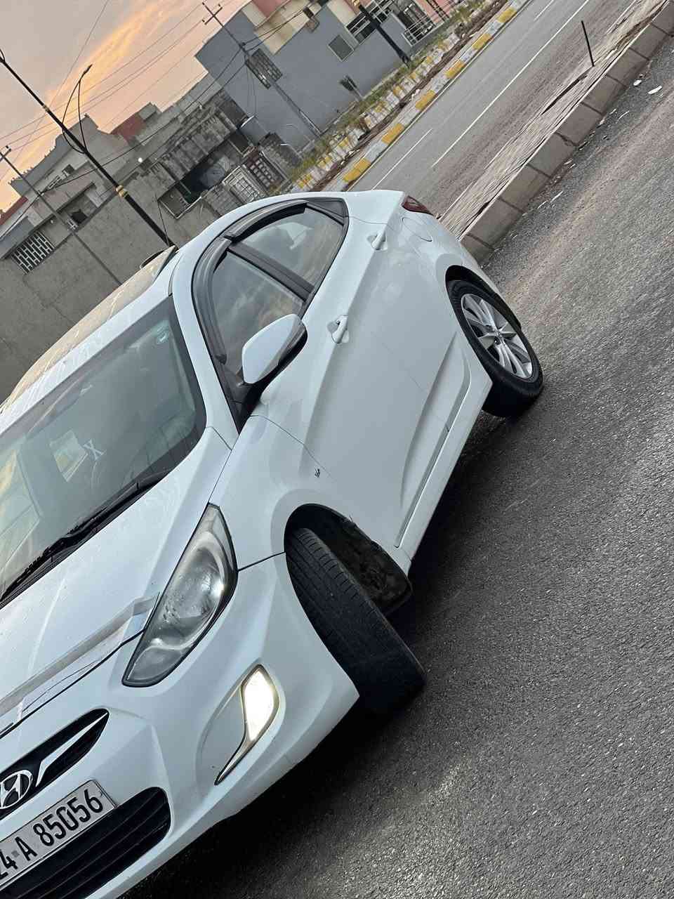 السلام عليكم 
اكسنت 2012
فووول مواصفات (بلو )
اوتو .جامات كهرب . حاكية .فتحت سقف
محرك مفتوح كازكيت 
ماشية 300
سيارة نظيفة كدام العين 
الضرر موضح داخل الصور 
رقم دهوك الجديد 
سنوية 2026
هزة 2025
السعر 105  وبيها مجال قليل 
العنوان موصل حي القدس 
***********
***********
