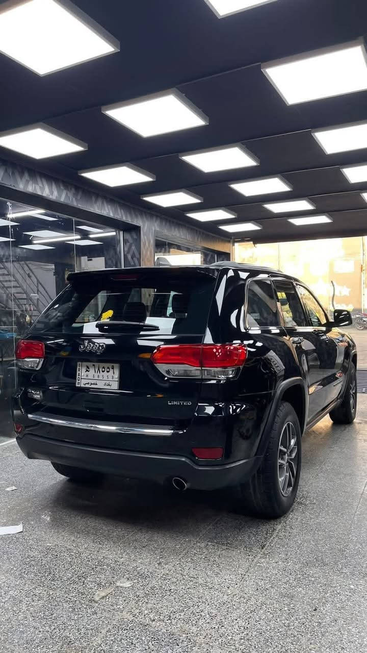 السلام عليكم
جيب شيروكي

موديل 2018 فئة لمتد

ماشيه 94 قابل للزياده

رقم بغداد باسمي انكليزي

المواصفات 

- محرك 6 سلندر 3600 جديد دهن فقط Amsoil

بانزير محسن فقط 

- صدر امامي خلفي قبل شهرين مبدل+ تخم تاير

محرك جديد كير جديد فور ويل  

- حساس خلفي

رادار خلفي توقف ذاتي 

- كاميرا خلفيه بلاد

شاشة كار بلي 

- جنطه شفط كهرباء

- اشاير بالمري

- مري قلاب وي البگ

-استيرن كهرباء

- تدفئه بالاستيرن

- شاشه بلاديه

- كشات جلد

- تدفئة تبريد بالكشنات

- الكشنات الاماميه كهرباء

-كشن السائق حفظ ميموري

- الكشنات الخلفيه تدفئة

- تدفئه تبريد فول

- دمام خلفي

- مخرج كهرباء

- المري تعتيم للضوء

- اوتو ستوب ( توقف ذاتي )

السياره فول مواصفات للأخير عدى الفتحه  حادثها سطحي بنيد فقط بدون دواخل نفس البنيد مصلح  صور الحادث بالمنشور  وسونار فحص الباشا مكان السياره بغداد شارع فلسطين 

*********** 

السعر (215) وبيه مجال
