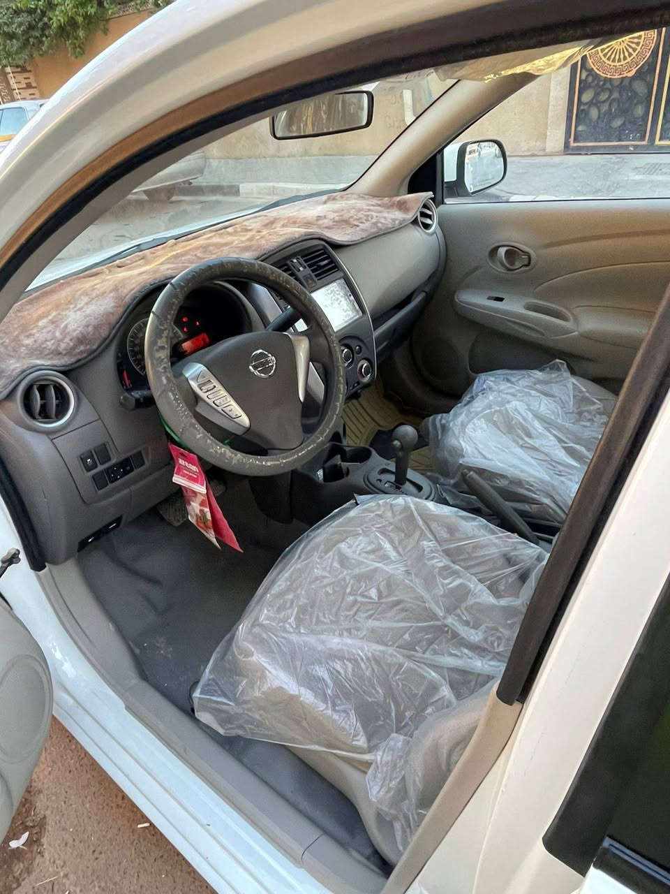 نيسان سني هندي 2024  ماشيه 30لف كفاله عامه وجديده ابسم معرض الاعتماد السعر 126 شراي يتصل ***********
