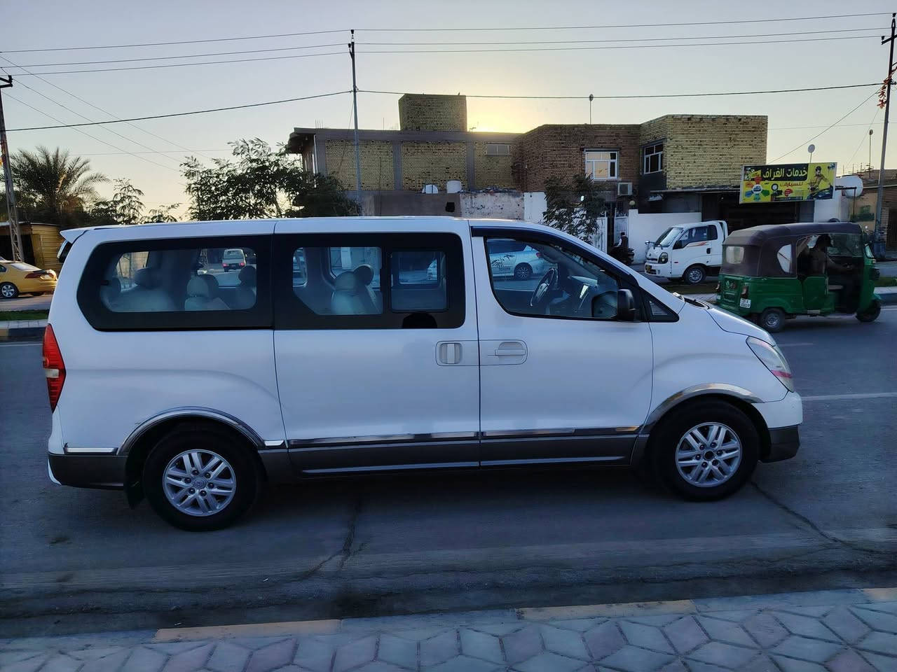 سلام عليكم.. ستاركس 2016 شكل لجديد مكفوله من كلشي من لصبغ ولمعجون ولبارد وتبديل.. بيها شخط مال سوويج بلباب لسلايت موضحه بلصوره ولباقي كلشي كدام عينك رقم بغداد بسمي تحويل ثاني يوم  مكينه مجفته  لا لتنقيص ولاتبخير. منضومه تبريد جديده كامله حداديه جديده.. وتخم تاير.. لتواصل فقط ع لرقم ***********
