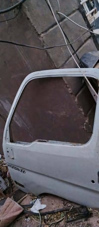 عندي بيبان للبيع مال سياره هونداي حجم 65 رقم 07812023614