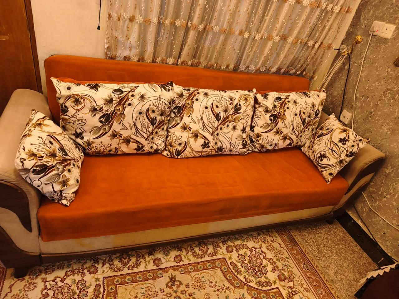 تخم عشر مقاعد يتكون من
٢قنفة ثلاث مقاعد
١قنفة مقعدين
٢ مقاعد مفردة
مع وجود خزن داخلي ويمكن تكبيرها الى سرير
السعر ٤٠٠   الف وبيها مجال
الاتصال على الرقم ***********
