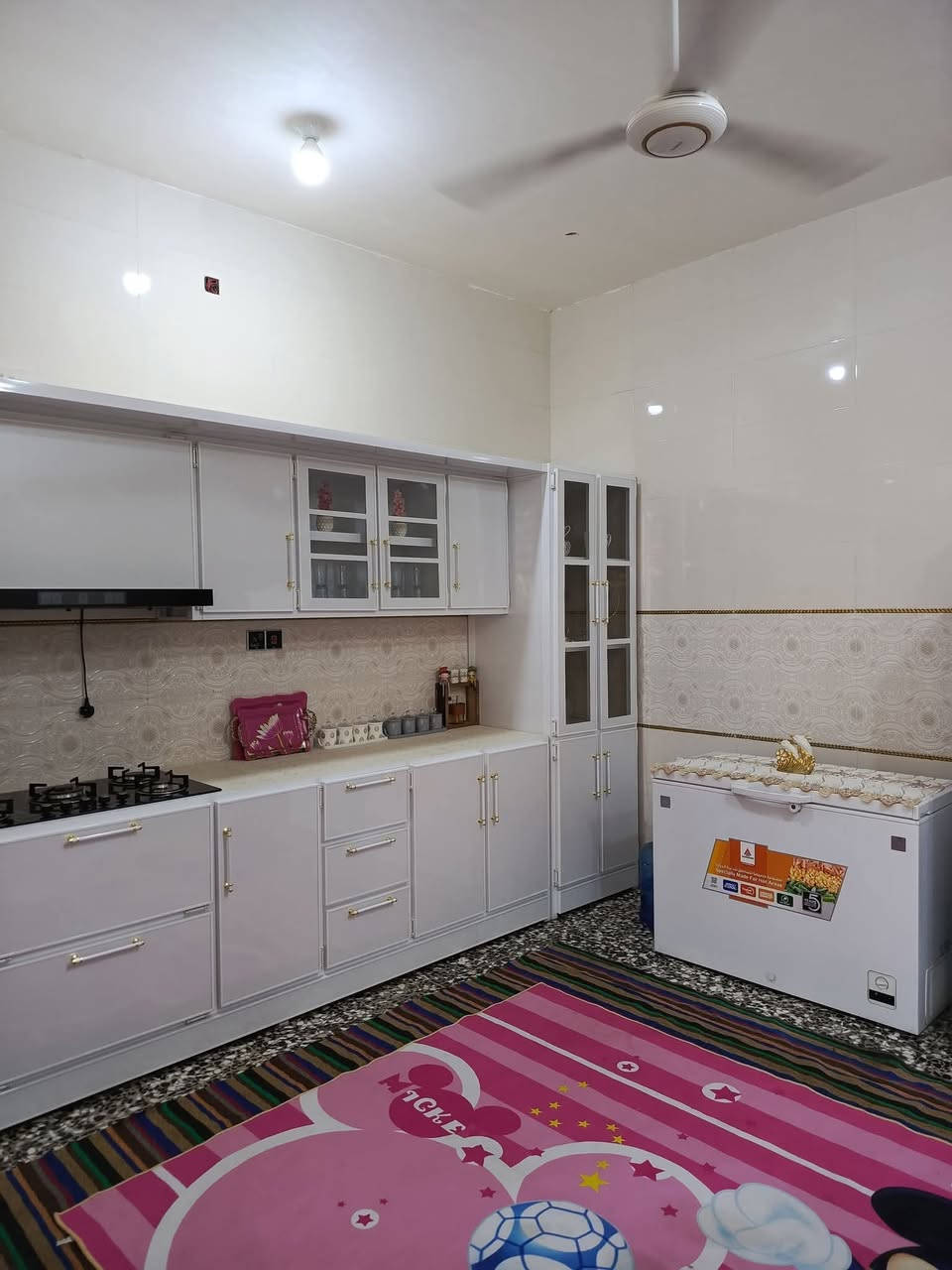 للبيع دار طابو زراعي سند 25،المساحه 255 غرف نوم عدد 2هول استقبال ومطبخ حار وبارد وحديقه وكراج ورديه خارج مقابيل محطة الغاز يبعد عن الشارع العام 100متر كافت الخدمات بيه مجاري السعر خاص ابو مصطفى للعقار ***********
