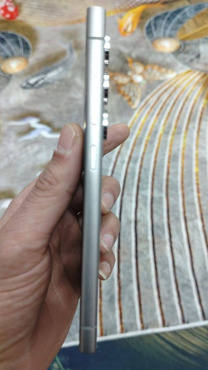 اس 24 الترا ذاكرة 256 شرق اوسط دبل خط مكفول من كلشي حتى من الشخط نضيف  جدا كامل ملحقات كارتونه وكيبل ولزكة كفرات ٢ مكان بغداد سعر ٩٠٠ قفل ***********
