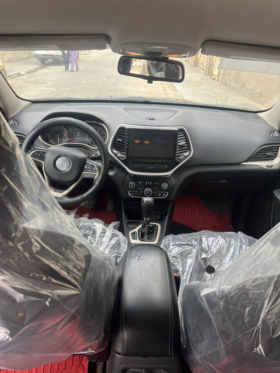 سلام عليكم 
جيب شيروكي موديل 2016 
محرك 3600 
رقم انكليزي بسمي 
فول مواصفات عده الفتحه 
مال جناي ع ايدي 
بيه قطعه وحده امبدله بأمريكا
والباقي كفاله عامه  
النجف /***********
