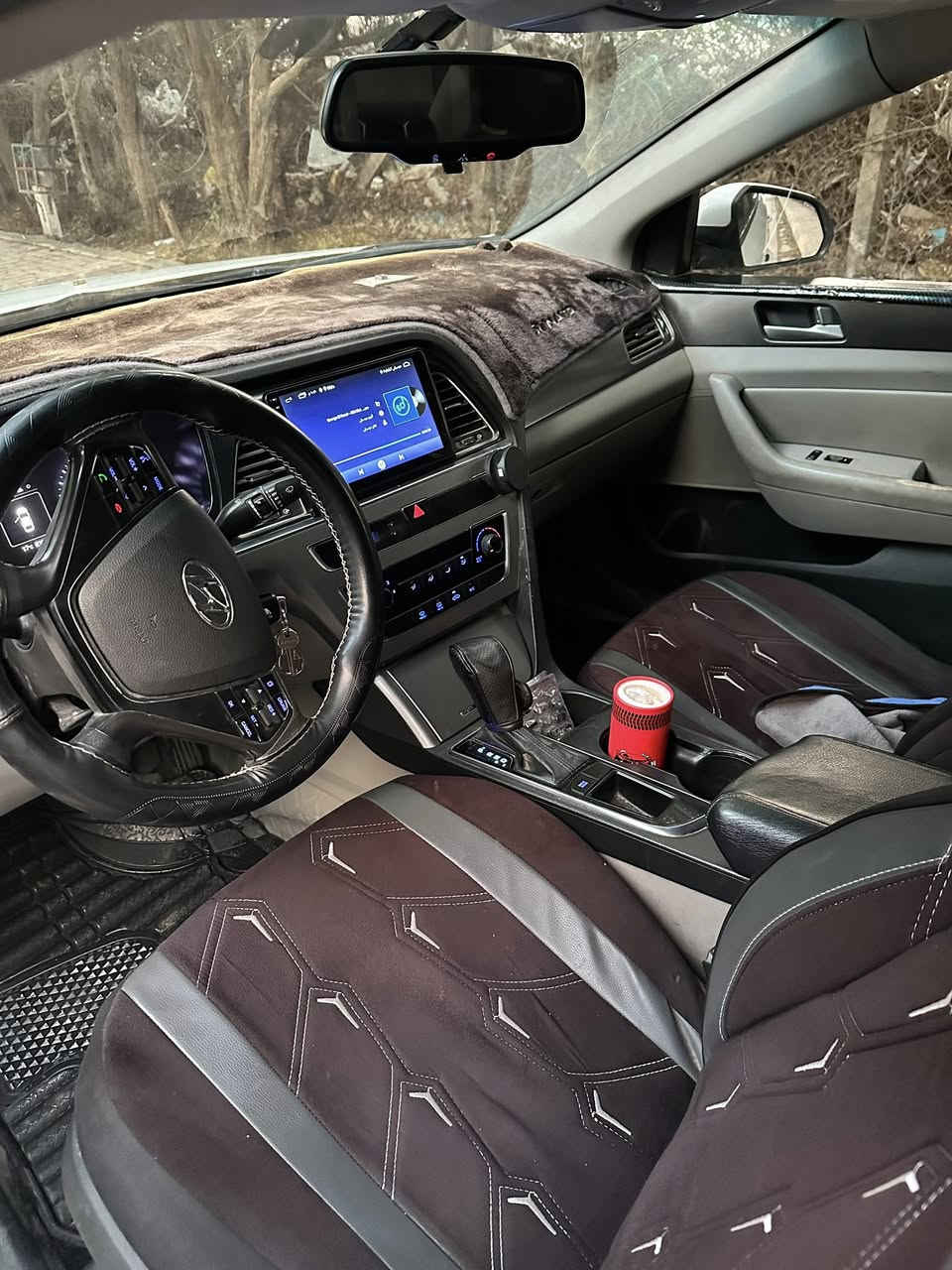 سوناتا2015
السياره باسمي مكفوله من الكير والمكينه والحداديه والكهربائيه والتبريد ومكفوله من الكص والكلبه 
بيه 3قطع 
القماره غير مصبوغه 
الرقم ***********
الرقم ***********
السعر 105
