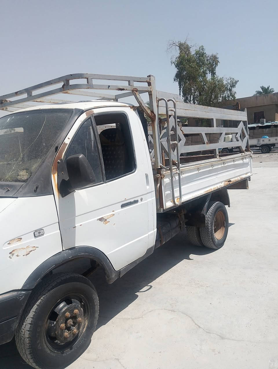 سلام عليكم سياراة لبيع كيا كازيلو موديل 2003 سياره خير من اللة محرك كير اكسل صدر حدادية مداور ثاني يوم باسمي رقم بغداد العنوان بغداد سعر 33 وبية مجال رقم الهاتف ***********
