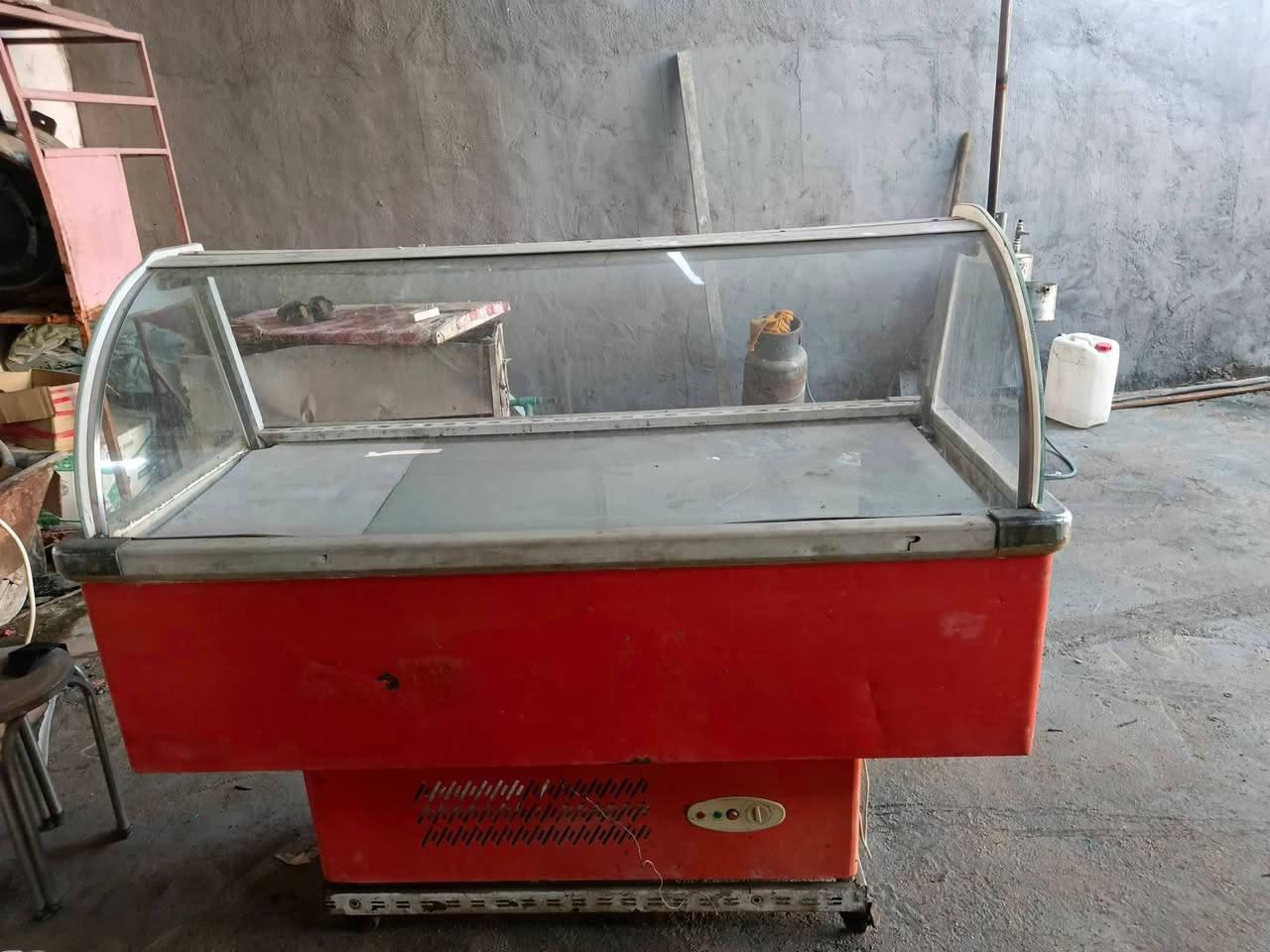 سلام عليكم
اغراض مستخدمة للبيع
 قيم السعر واخذ
-مثرامة لحم حجم 22 كبير
-بلور حجم كبير
-عارضة لحم
-طباخ 4 عيون كبيرة حديد ثقيل اصلي 
-عجانة كبيرة 
-مجمده وضع شركه
-عارضه 
-مفرغه مال شوايه 
العنوان كربلاء 
للاستفسار التواصل على الارقام التاليه اتصال او مراسله واتساب 
*********** واتساب فقط
***********
***********
