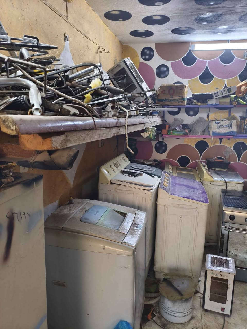 محل للبيع طباخات وغسالات بي غراض كلش هواي صواني وجام وسوبايات المحل كله تبيعه سلعه وحده الي ايريده راسلني واني بخدمته  رقم الهاتف *********** النجف, العراق
