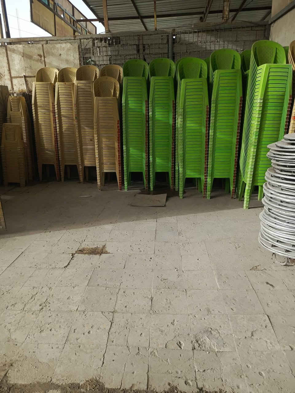 محل كامل للبيع العنوان النجف للاستفسار الاتصال على الرقم التالي ***********
