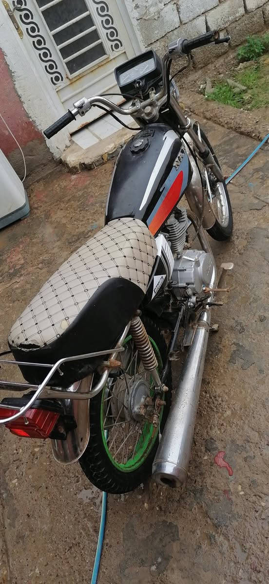 اربعة كير موديل ١٤ محرك موديل ١٩ دراجة نضيفة  مابيها اي نقص كهربائيات كلها شغالة اوراق اصولي  مراوس بستوتة حتلو كلك او بيع


**إذا كنت صاحب هذا الإعلان وتريد حذفه لأي سبب، رجاءا أرسل رسالة إلى الدعم الفني**