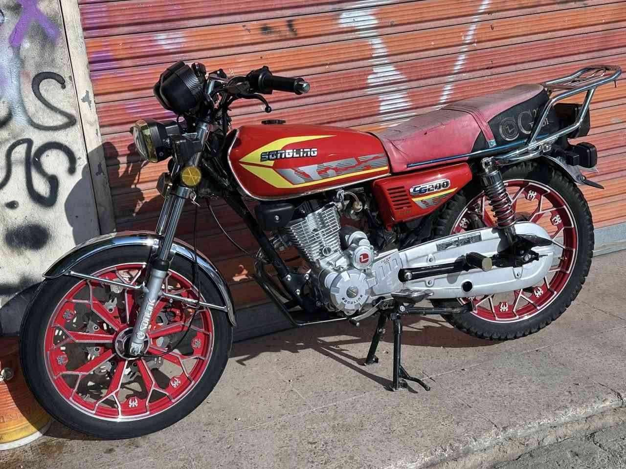 س ع دراجه سيفان 5 كير  2024 برغي مامفتوح بيه  جديده لوك منفيس اصلي كله كامله مكمله بصمه. كهربائيات كله شغاله  عل بلاد 
***********
