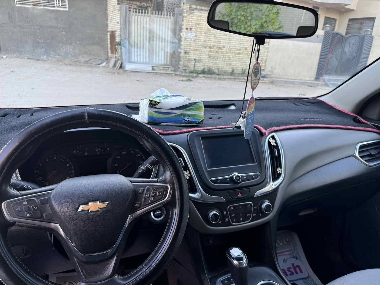 شوفرليت اكونكس 2018
وارد امريكي  اللون اسود 
رقمها بغداد مشروع وطني تحويل مباشر 
محرك ٢٠٠٠ توربو 
ماشية 61000 m فقط 
ضربتها من الخلف بالجنطة ومصلحة مع ضرر بالبنيد والدعامية ( مبدل )
محرك وراديتر وكير ودواخل كله مكفولة 
فقط اير باك باب السائق 
وهنا بالعراق بيها صبغ اسفل الباب الخلفي و الجاملغ السائق بسبب طخات بسيطة
السيارة ماطالعه طرق خارجية و دهن و بنزين احسن نوعية وتبريدها ممتاز  
مواصفاتها LT AWD 
بيها بصمة تشغيل و ابواب وحساسات و سايد بريك بصمة و تشغيل عن بعد توقف ذاتي تحديد مسار وكاميرا و كل هاي المواصفات المعروفة
السيارة مرتبة ومحركها ٢٠٠٠ وسياقتها كلش حلوة 

السعر 135 
وبي مجال بسيط 
مكانها كربلاء
للاتصال او واتساب 
***********

