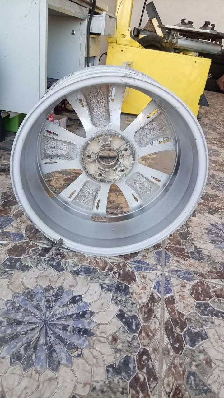 للبيع
*********** 
لاعواج ولا لحيم ولا تعديل
