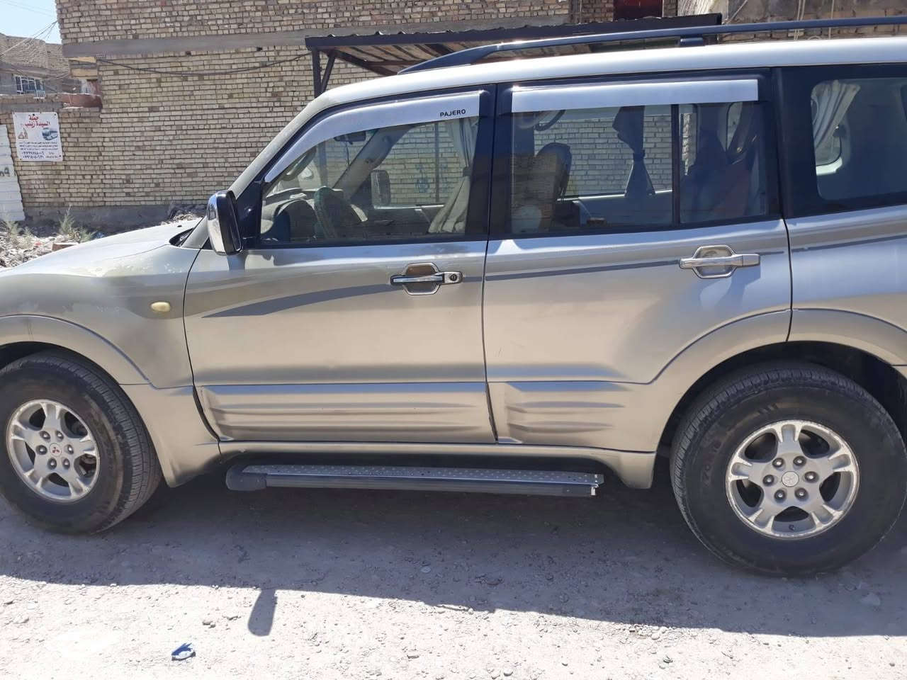 السلام عليكم سيارة للبيع باجيرو موديل 2001 عوزه شغلات بصيطه السعر ٧٠ وبيهه مجال مكاني الشعله الدوانم وهذا رقمي ***********
