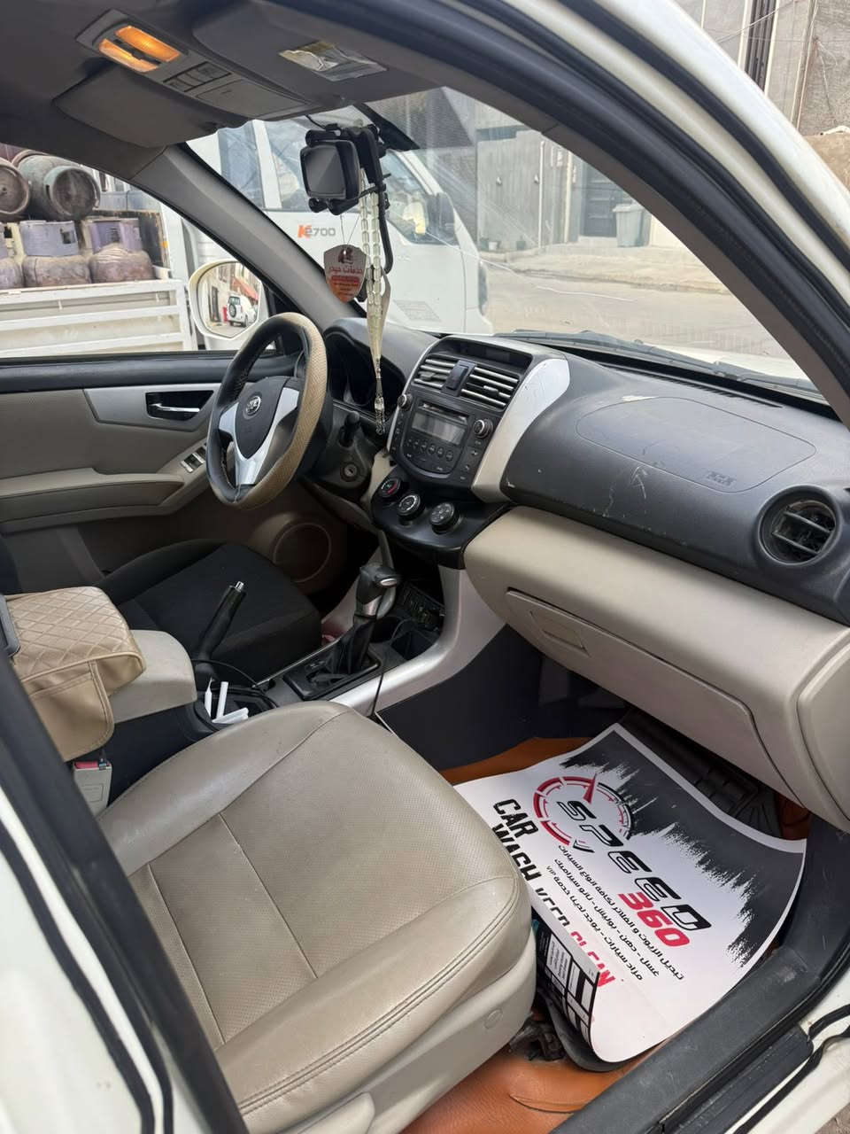 ليفان ٢٠١٦ محور كير محرك وظفيرة مال كورلا بيكاتشو 
تحوير درجة اولى بدون تحوير الدرايف شفتات ولا قواعد الاذانات 
مابيها اي نقص الحمد لله 
منظومة تبريد جديدة كومبريسر وراديتر تبريد 
تيارات جديدة 
صدو نظيف كلش 
كهربائيات كلها شغالة 
السعر ٧٠ ورقة وبيها مجال بسيط 
باسمي وتحويل ثاني يوم 
مكانها بغداد 
للتواصل ***********  
ملاحظة السيارة مكفولة من الضربة والتبديل لكن بيها مكانات صبغ
