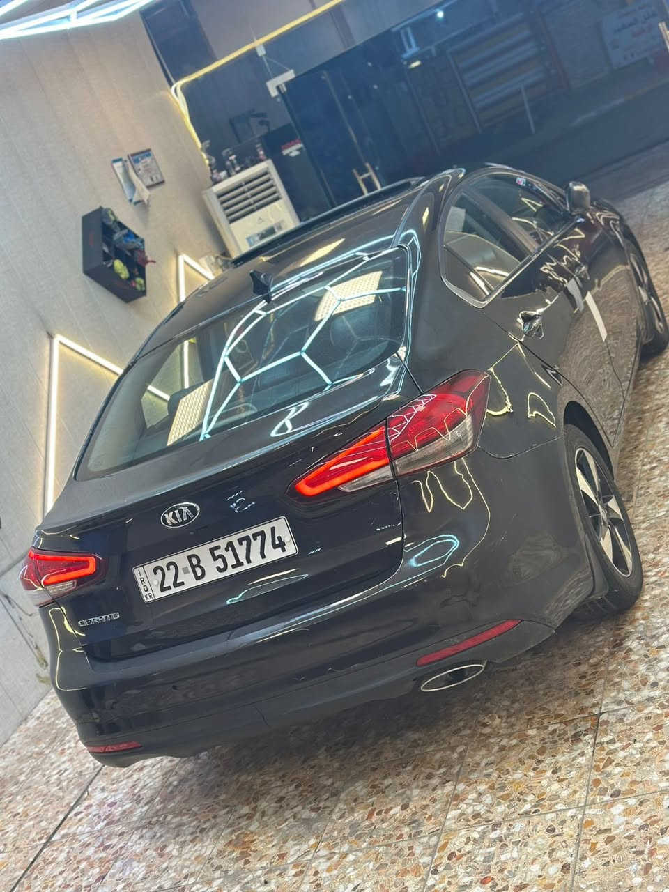 السلام عليكم سيراتو 2017
مكينه 2000 دوش مكفوله من الفتح حداديه جديده السياره دينار متصرف عليه مكفوله كفاله عامه من الصبغ  عدى الدعاميه الخلفيه صبغ للجماليه وبارد  بسيط بالباب الخلفي وشويه من الجالمغ  
المواصفات السياره فول للاخير ايراني كشن تدفئه تبريد للاخير فوول
السياره باسمنه تحويل ثاني يوم
السعر 145 مجال بسيط 
للاستفسار ***********
