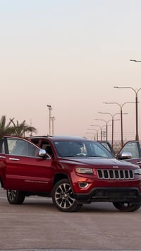 جراند شيروكي • ٢٠١٤ • V6 ٣٦٠٠