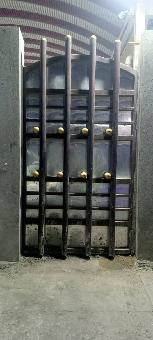 باب سلايت للبيع عرض اسلايت 3متر والطلاكه 1وربع الاتصال ***********
