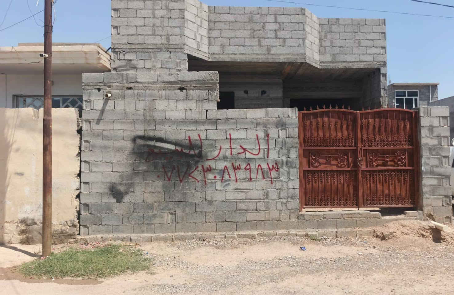 دار للبيع 
المكان شهربان المقداديه حي مهدي مقابل دور الصفر
 المساحه 150م
الرقم //***********//

