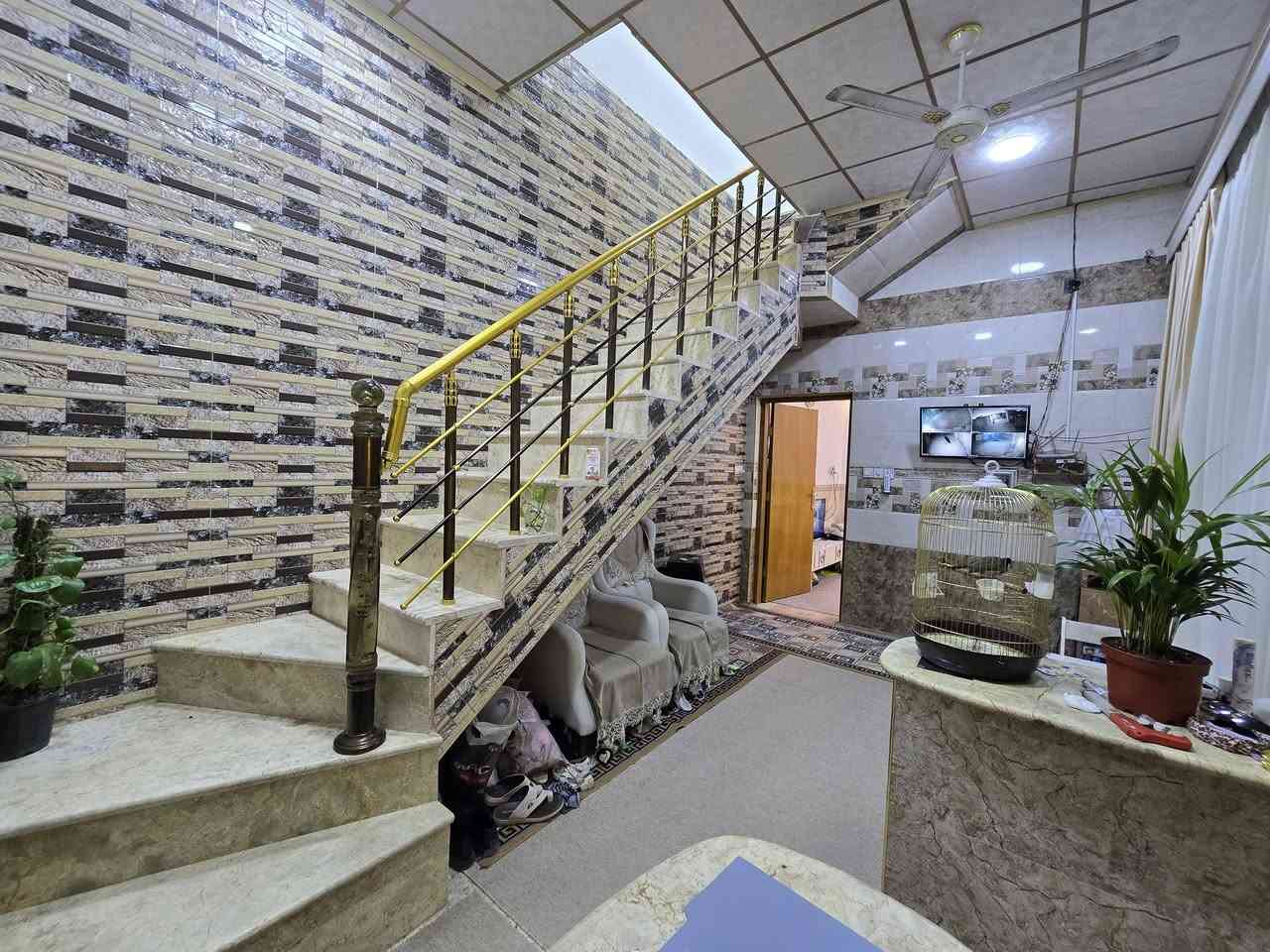 يالله اللهم صل ع محمد وال محمد 
بيت للبيع 50 متر حي النداء منطقة 54 درجة اؤلى طابقين غرفتين فوك وصالة وسويت صحيات وجوة صالة واستقبال ومطبخ وبناء جديد وموقع ممتاز والسعر مناسب ***********
