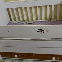 سرير أطفال • درجين خزن • متين