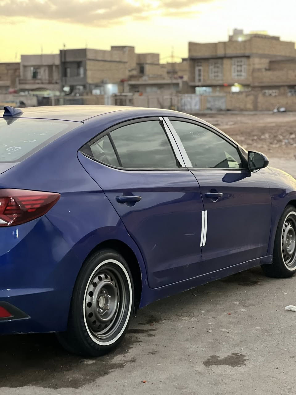السلام عليكم 
للبيع أو مراوس مديل حديث
النترا وارد موديل ٢٠١٩ مكينة ٢٠٠٠كير at خير من الله تبريد منظومة جديدة تخم تاير ارضيات جلد ٣ انظمات قيادة شاشة تدعم بلي كارد السياره (حزام ) حادثه جاملغ الايمن وبيه بين البابين بارد  السعر ١٠٧وبيه مجال قليل
رقم واسط مكان السياره كوت ***********
