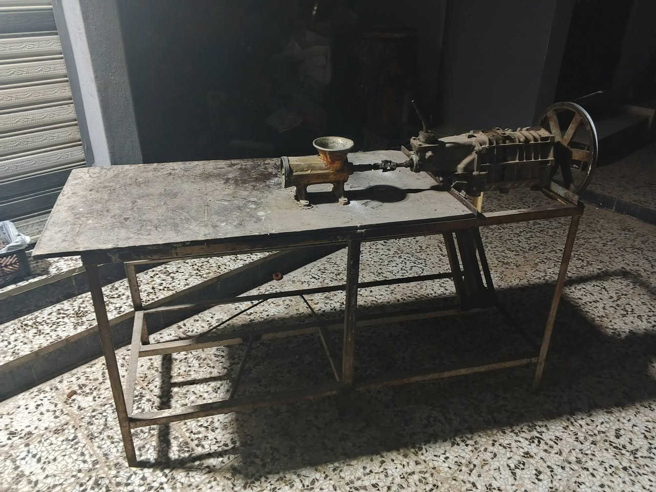 مكينة بلح شام
مثرامه حجم 32 
محورة كير 3 سرعات 
ماطور 1 حصان يشتغل ع مولد 
حديد ثكيل 
السعر 400 بيها مجال بسيط 
***********
***********
