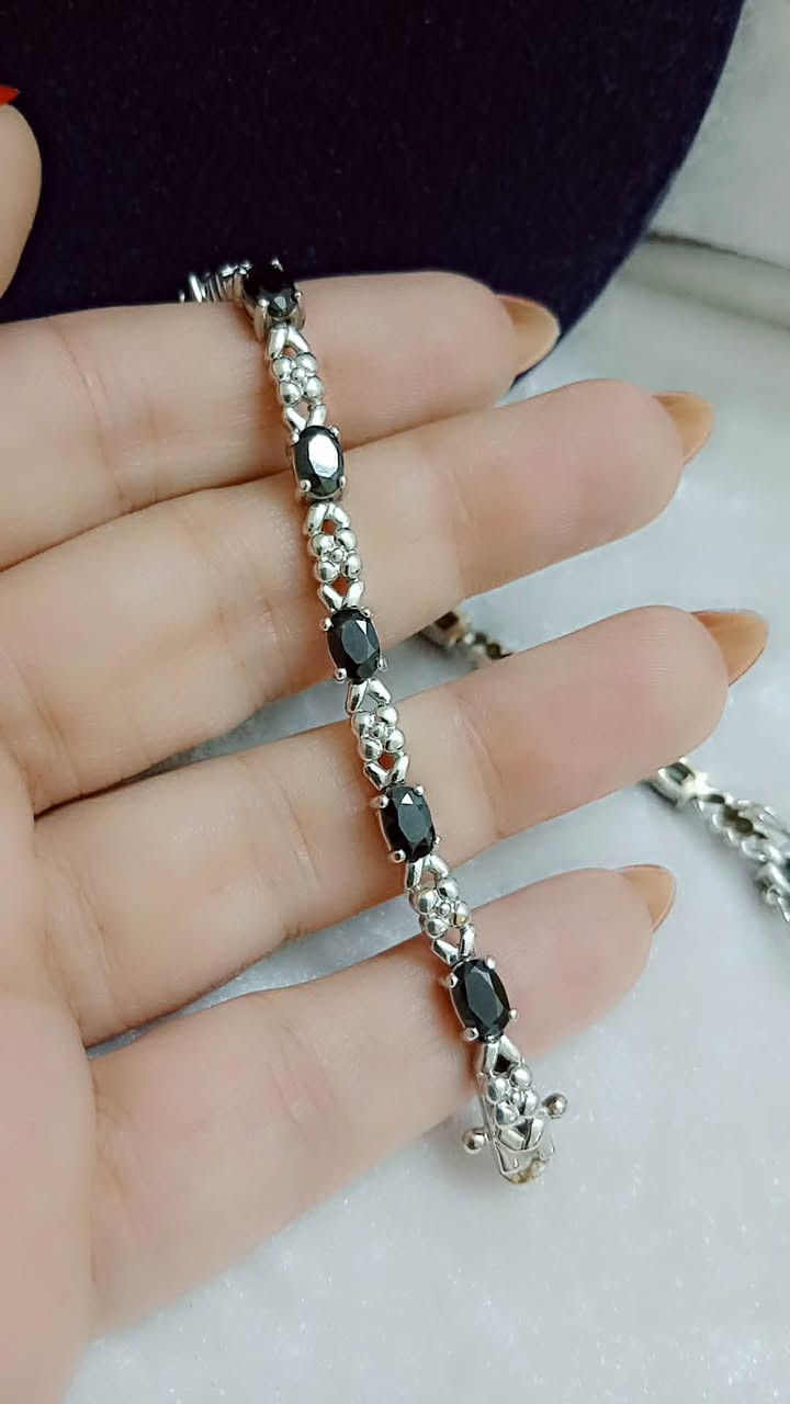 انسيال فضه ايطالي عيار 925
متوج بأحجار الزوفير الطبيعى


**إذا كنت صاحب هذا الإعلان وتريد حذفه لأي سبب، رجاءا أرسل رسالة إلى الدعم الفني**