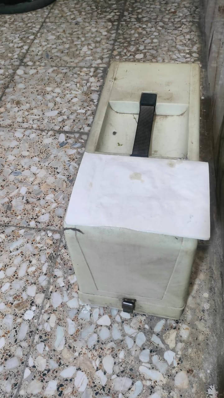 أغراض منزلية للبيع
مكينة خياطة ٨٠
ثرامة جديدة ٣٥
مكنسة كهربائية ٢٠
مجمدة نظيفة تشتغل وتفصل ٥٠
العنوان الشعب حي اور
***********
