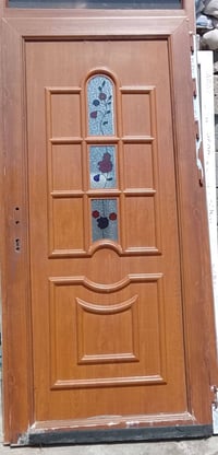 باب • نظيف • بدون عيب
