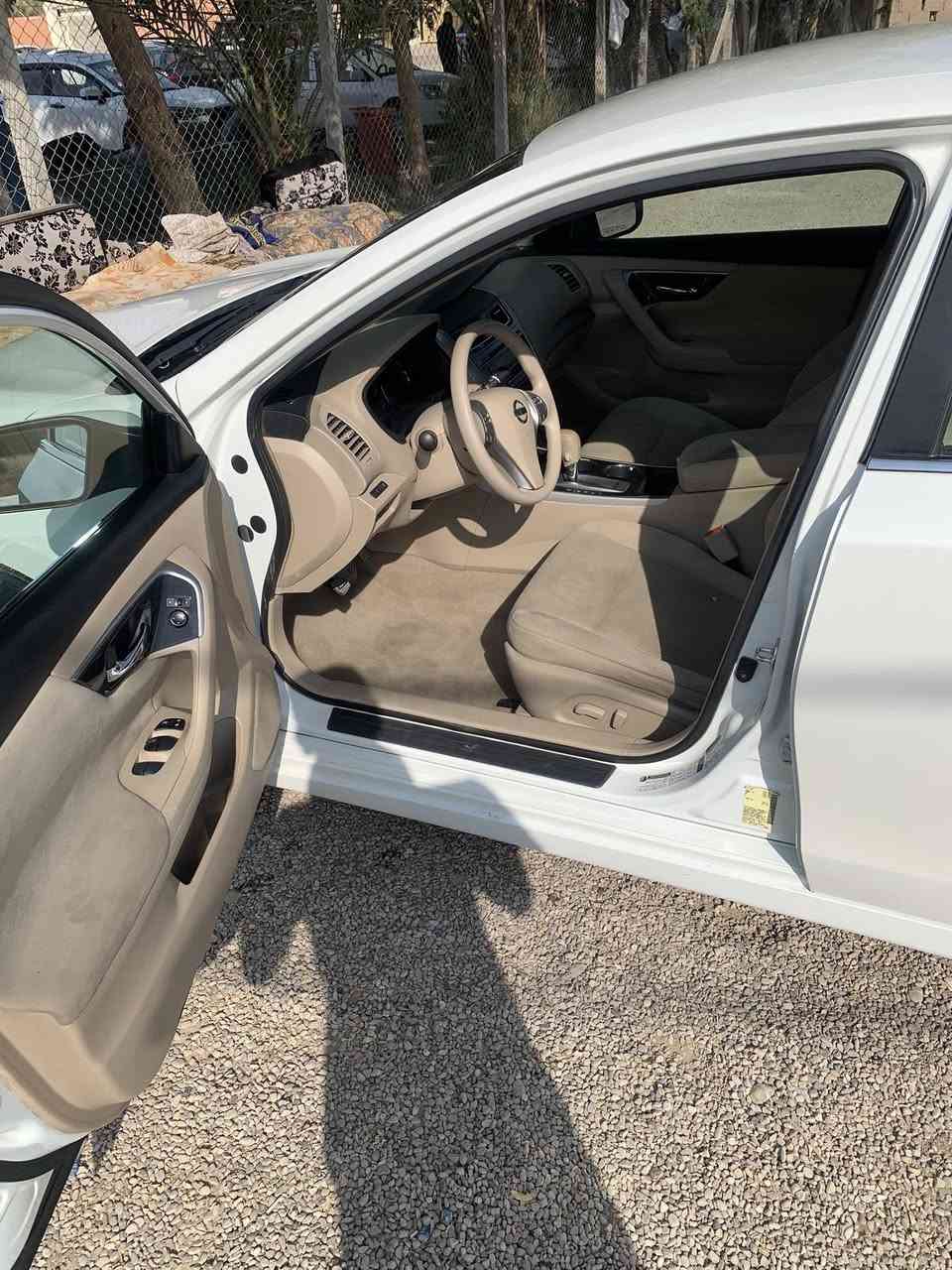 نيسان التما موديل 2014
سياره بيها كلير قطعتين 
وقطعه وحده صبغ 
سياره ماشيه 83كلش جديده
لسعر 120بيها مجال 
***********
