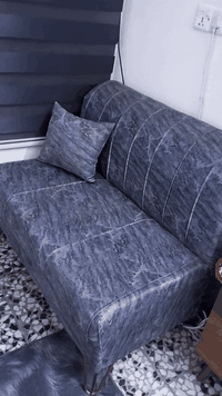 تخم عشر مقاعد للبيع نظيف للبيع في عيب واحد حرق ب احد المقاعد سعر 240 الف رقم ***********. ومع طاوله و6 كوشات ومعه زولي  العنوان بغداد المنصور
