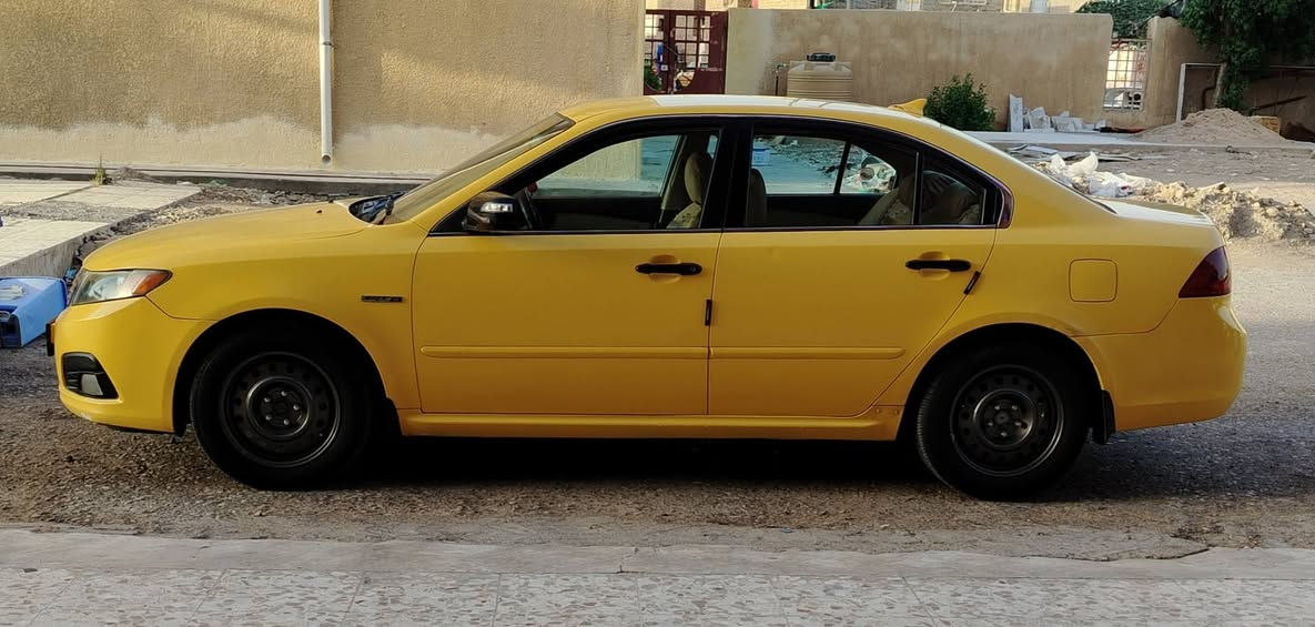 السلام عليكم
اوبتيما 2009 للبيع فقط 
السيارة امريكي بدون ايرباك نهائيا طخة خفيفه جدا بطرف البنيد وواضحة بالصور تعتبر كلين السيارة كله ليبل واحد ومصور الليبلات قطعه قطعه
مكينه بدلته قبل فترة 13ورقه مكفوله من تنقيص وصرف 
السيارة جاهزه كير ومكينه وتخم تاير وحداديه تدفئة تبريد الله شاهد ثلج شرط ترفع الدكت اذا شغلته 
رقمه واسط دولي بأسمي شخصيا السيارة احلى من الصور. كل تفاصيله ذكرته 
سعر البيع 105ورقه 
مكاني واسط مركز المدينه ورقمي ***********
