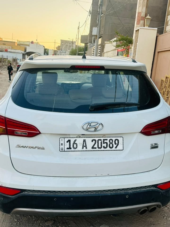 السلام عليكم
سنتافي ٢٠١٤ خليجي ٣.٥ 
٦  سلندر  بيهة جاملغ مصبوغ فقط 
السعر ١٥٠ 
***********

