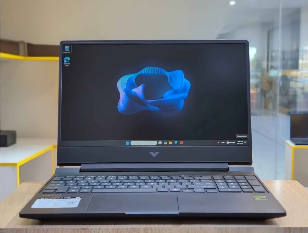 ‎HP VICTUS 15  لابتوب كيمنك 


مستعمل قليل جدا الجهاز بحالة جيدة و نظيف 

INTEL CORE i5 13420H 8C-12T‎ Colombo, Sri Lanka


**إذا كنت صاحب هذا الإعلان وتريد حذفه لأي سبب، رجاءا أرسل رسالة إلى الدعم الفني**
