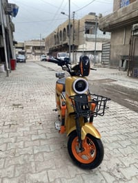 ‏دراجة شحن إكس 900 بيها ضرر قليل كدامكم موضح بالصوره بيها قطع بواير ال...