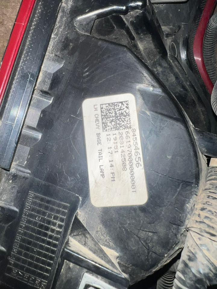 بكلايت سلفرادو بلادى جهة السائق للبيع مكانه سليمانية***********
