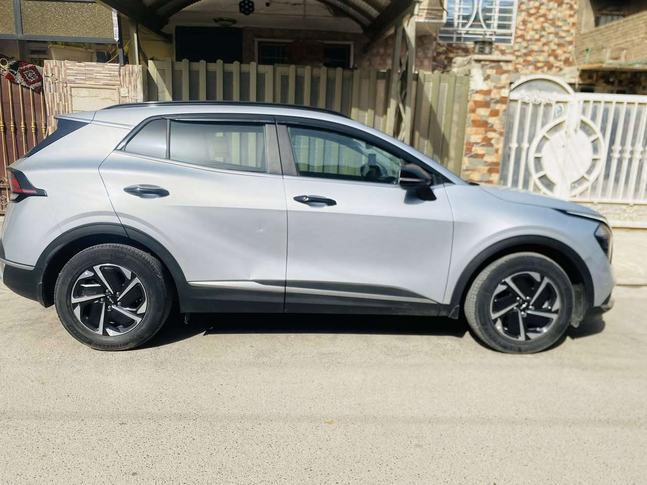 السلام عليكم للبيع كيه اسبورتج كوري موديل  ٢٣  بانوراما لون سلفرعداد مسافه ٤١  الف ماشي كفاله عامه من صبغ وتعديل كير ماوس محرك  تيربو  هايبرد اقتصاديه بصمه تشغيل عن بعد رقم بغداد الانگليزي بأسمي السعر 210$ فقط للبيع مااروس  سونار مرفق بل منشور  شراي تيصل ***********  مكان الشعب
