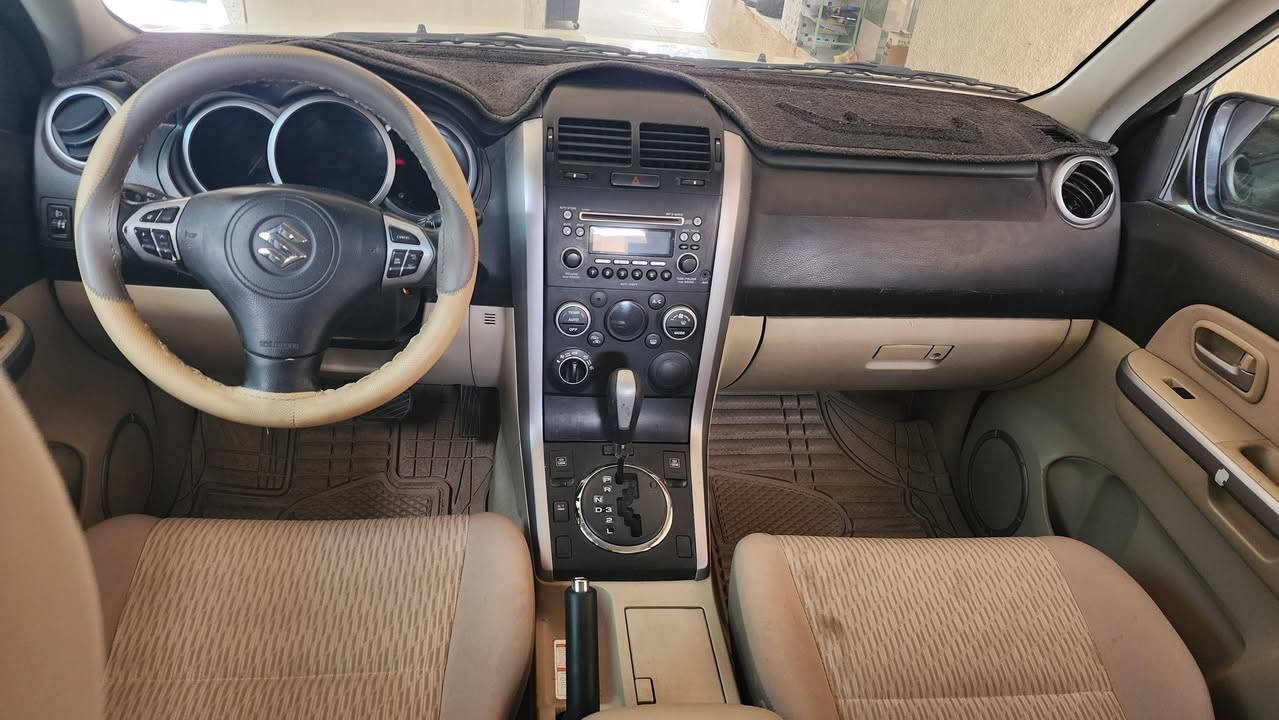 للبيع سازوكي كراند فيتارا 2014
محرك 4 سلندر 2400 
دفع رباعي 4×4
وارد خليجي
بصمة 
ماشية 60 الف 
مصبوغة حزام للجمالية 
 ومبدل بنيد 
السعر 95 وبيها مجال 

للتواصل : ***********

